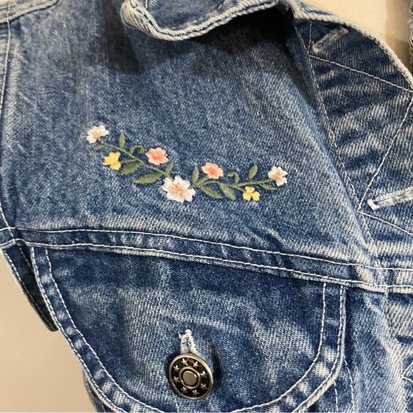 Great Lands | Vintage Denim Floral Embroidered Vest - Picture 2 of 3